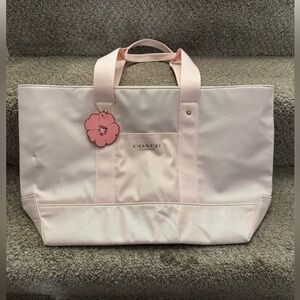 COACH Fragrance Pink Shimmer Tote
Travel Bag